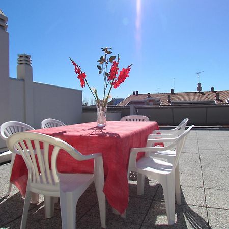 Colorful Attic With Large Terrace - Beahost Bibione Exterior foto