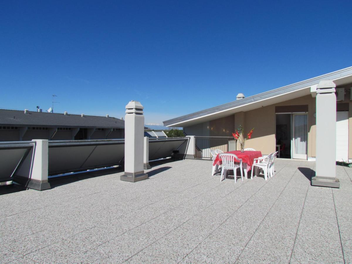 Colorful Attic With Large Terrace - Beahost Bibione Exterior foto