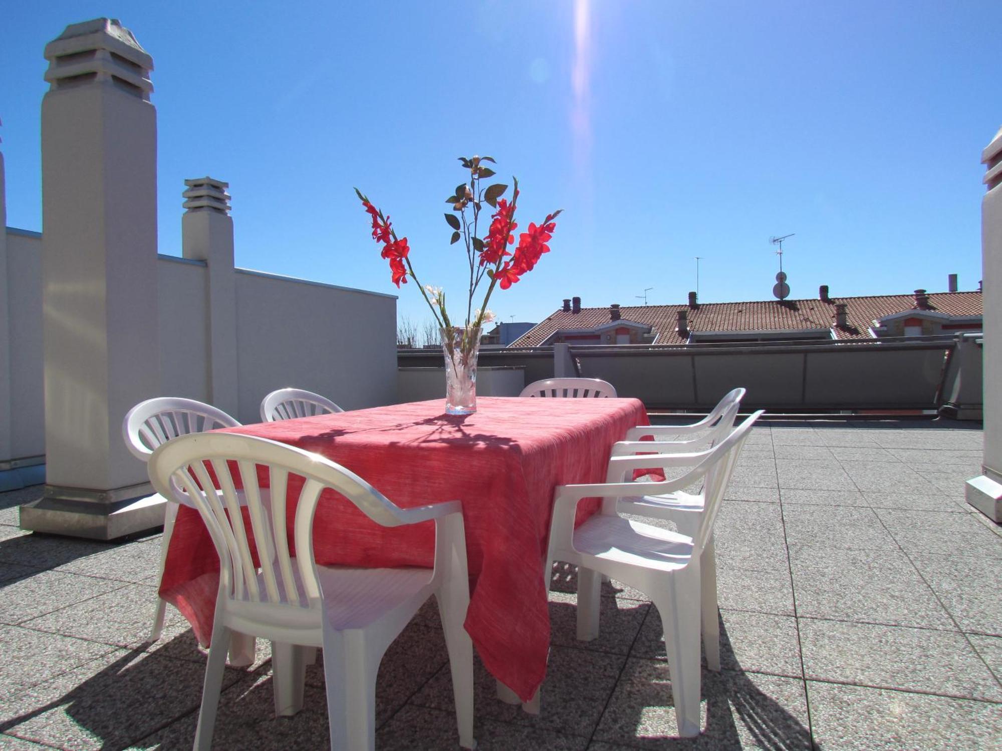 Colorful Attic With Large Terrace - Beahost Bibione Exterior foto